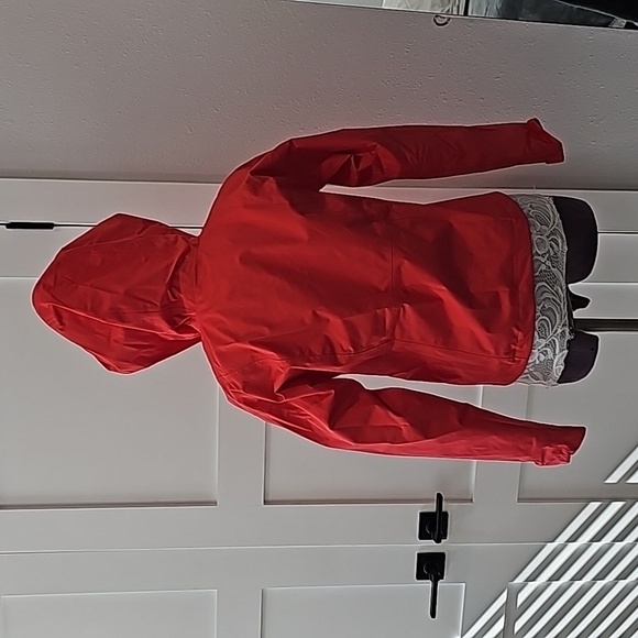 Columbia NWT  Hikebound Short jacket Color: Juicy, size X-Small - Picture 6 of 8